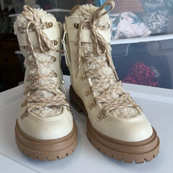 Circus Ivory Lace-Up Boots - Picture 3 of 9